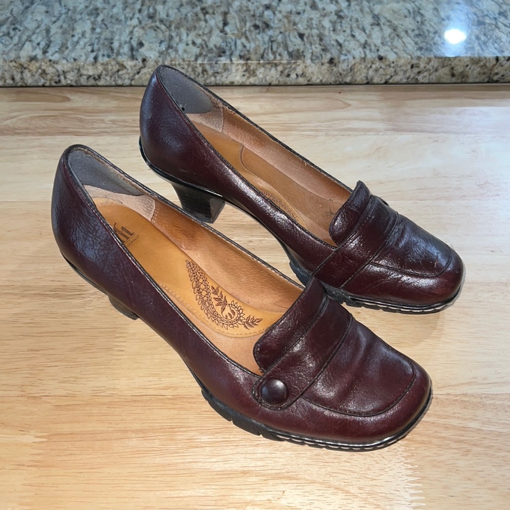 Sofft 8.5 Womens Dress Shoes easy to walk in heel! 2”